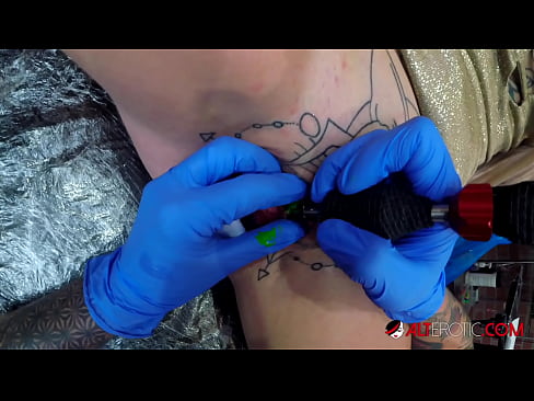 ❤️ Äärimmäisen tatuoitu hottie Sully Savage sai tatuoinnin klitorikseen ❤️ Super seksi at porn fi.osagoassist.ru ❤